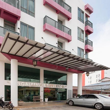 Oyo 90337 Sungai Rengit City Resort 3 Pengerang Dış mekan fotoğraf